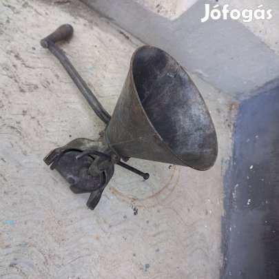 Antik kézi terménydaráló