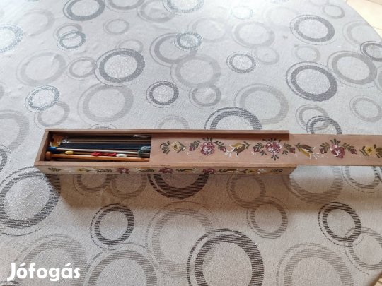 Antik kezzel festett fa doboz eladó 