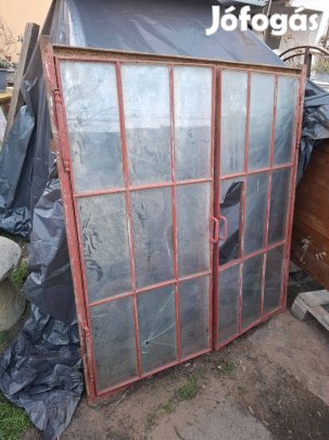 Antik kovácsoltvas ablak