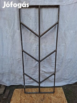 Antik kovácsoltvas ablak