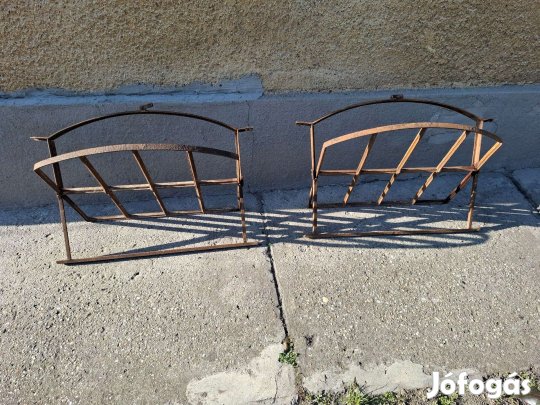 Antik kovácsoltvas ablak