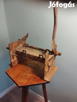 Antik kovácsoltvas dohányvágó gép