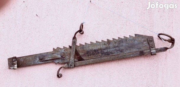 Antik kovácsoltvas nagy méretű bográcstartó. Kézműves népi eszközök