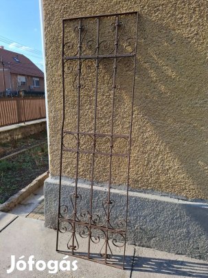 Antik kovácsoltvas rács