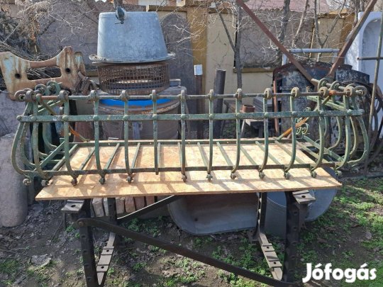 Antik kovácsoltvas virágtartó