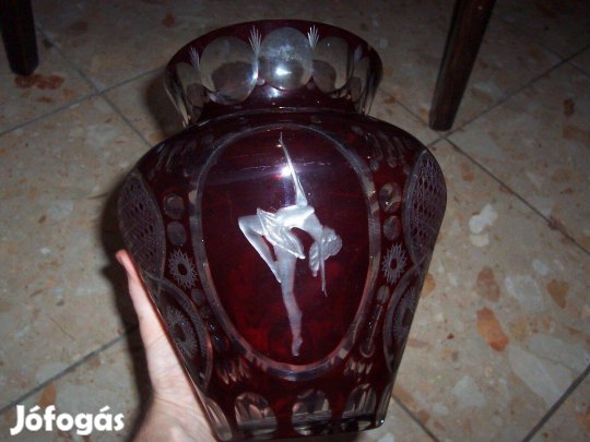 Antik kristály váza akár nőnapra is