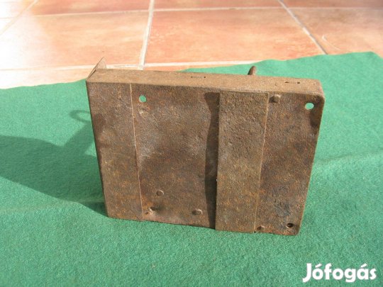 Antik különleges zárszerkezet, mely "csak" zárás funkcióval rendelkező