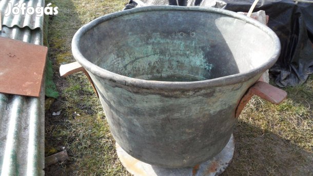 Antik látható legnagyobb méretű 138 L original, réz üst főzőüst tároló