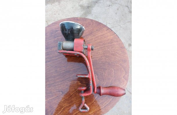 Antik mákdaráló. "Kincsem" jelzésű