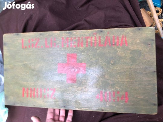 Antik mentőláda, légoltalmi fa mentőláda 10000 Ft /db