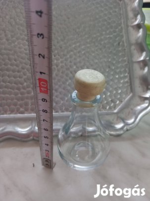Antik mini pálinkás üveg dugóval kb 0,5 dl-es