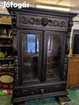 Antik neoreneszánsz vitrin,fegyverszekrény