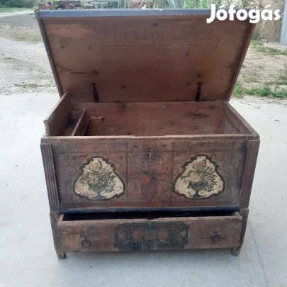 Antik népi kelengyés láda