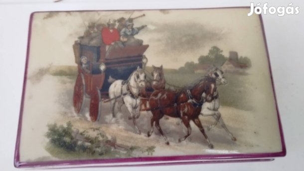 Antik porcelán ékszertartó.