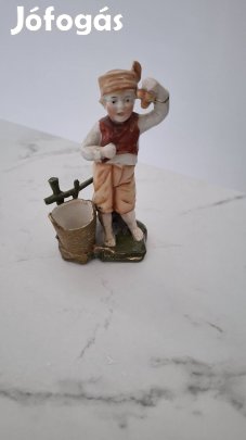 Antik porcelán fajansz figura