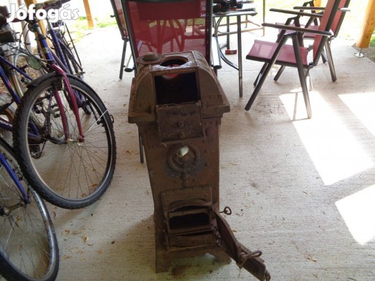 Antik régi öntöttvas retró kályha