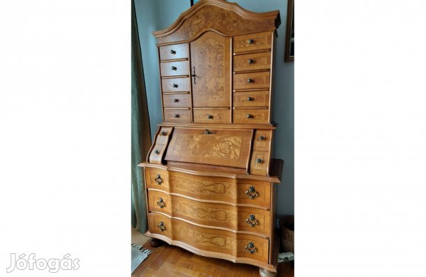 Antik régiség sok fiókos bútor, tálaló szekrény intarziás fiókokkal