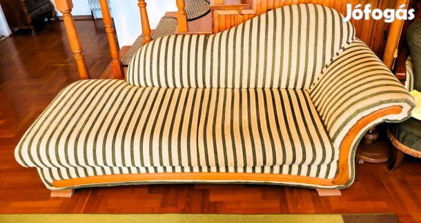 Antik régiség ülő elegáns kanapé, szófa, dívány