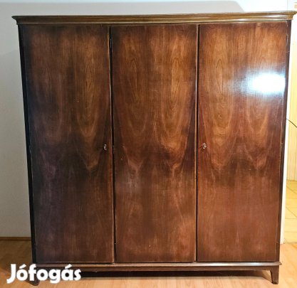 Antik ruhásszekrény szekrény