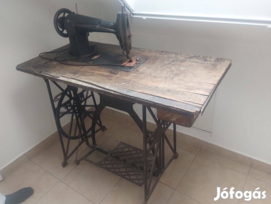 Antik singer pfaff varrógép asztalnak működőképes