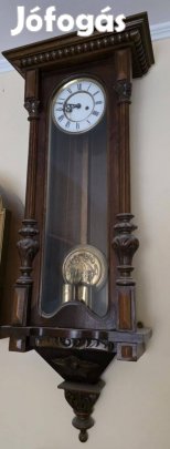 Antik stílusú, két súlyos ingás falióra