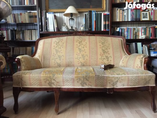 Antik stílusú fotelek és kanapé