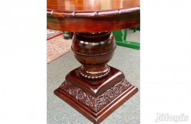 Antik szalonasztal, gyönyörű faragás szobai állapot