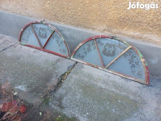 Antik szatócsbolt ablakai