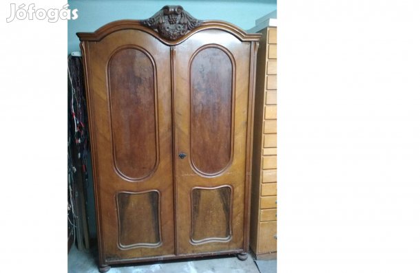 Antik szekrény