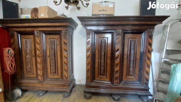 Antik szekrény párban eladó!