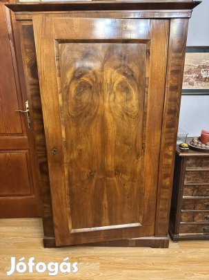 Antik szekrények 2db 