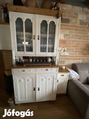 Antik tálaló szekrény