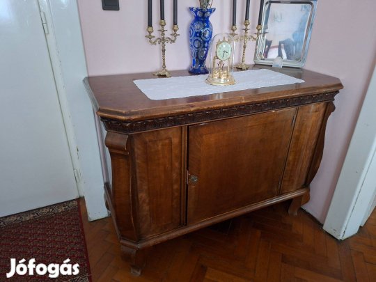 Antik tálalószekrény