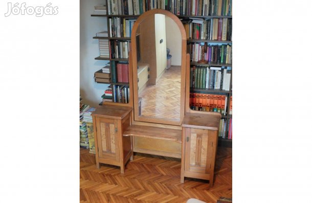 Antik tükrös fésülködő szekrény 170 x 130 x 35