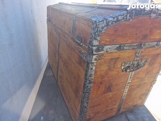 Antik utazóláda régi hajóláda népi fa láda utazó láda 