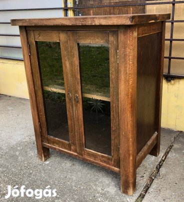 Antik üveges kicsi komód