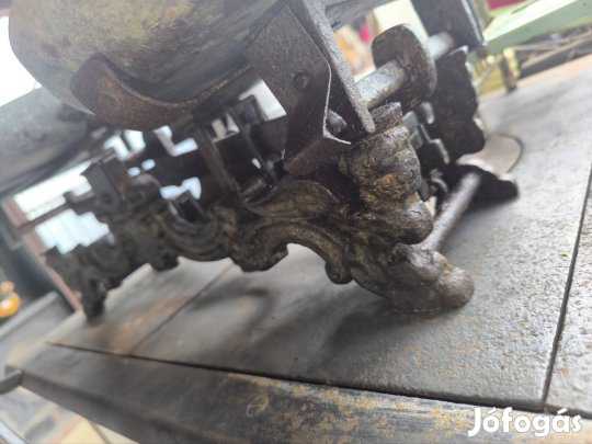 Antik vasöntveny mérleg