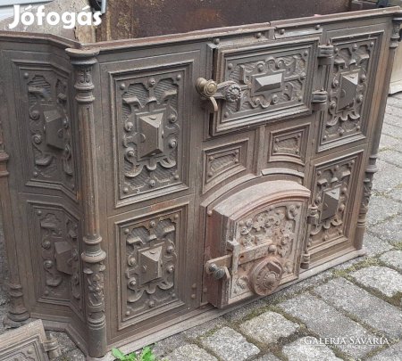 Antike Meisseni festett sarok cserépkályha - vasöntvény tűztérrel