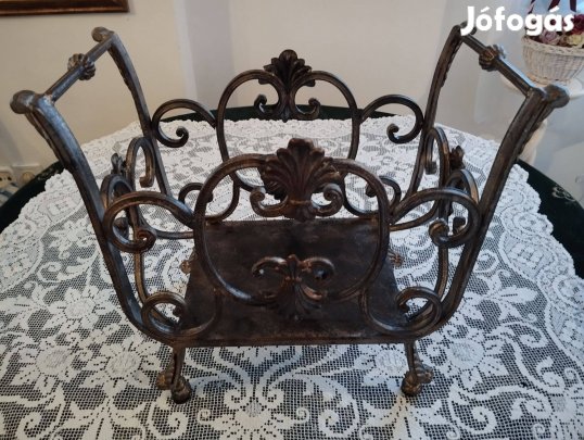 Antikolt szép öntöttvas újságtartó, könyvtartó
