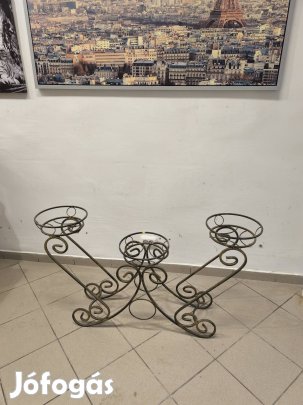 Antikolt virágtartók