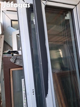 Antracit színű teraszajtók