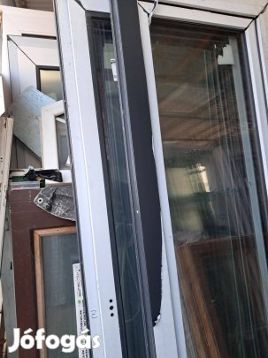 Antracit színű teraszajtók