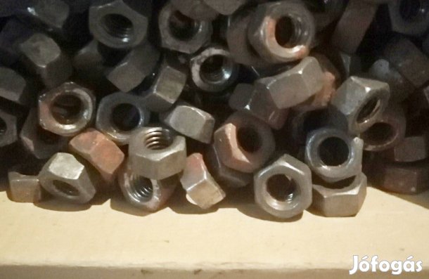 Anyacsavar M8 horganyzott