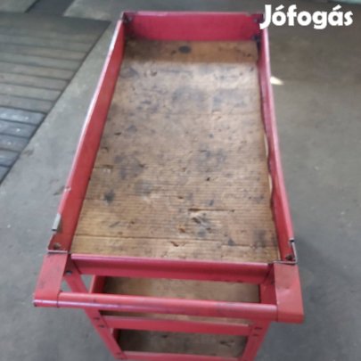 Anyag mozgato szervizkocsi