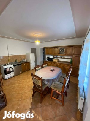 Apagyon eladó családi ház!