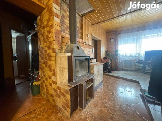 Apagyon vállalkozásra alkalmas családi ház eladó!