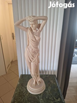 Aphroditét (Vénuszt) ábrázoló 42 cm magas alabástrom szobor
