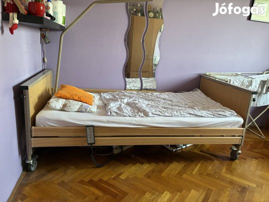 Ápolási ágy elektromos hibátlan matraccal, vízhatlan matracvédővel