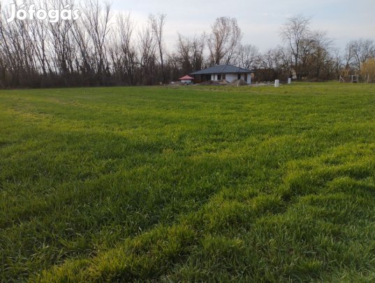 Áporka, Petőfi utca, 950 m2-es, telek