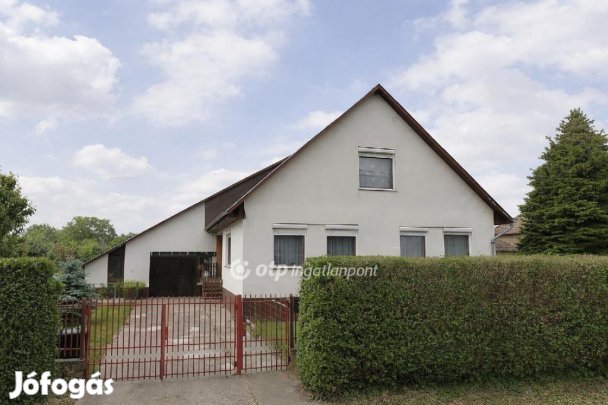 Áporkai eladó 102 nm-es ház